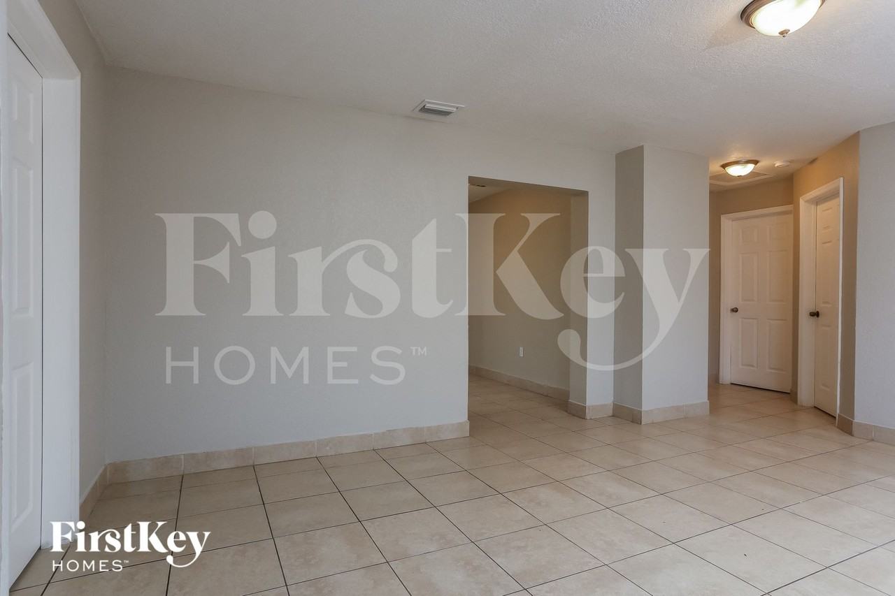 731 Nw 175th Dr - Photo 3 of 15