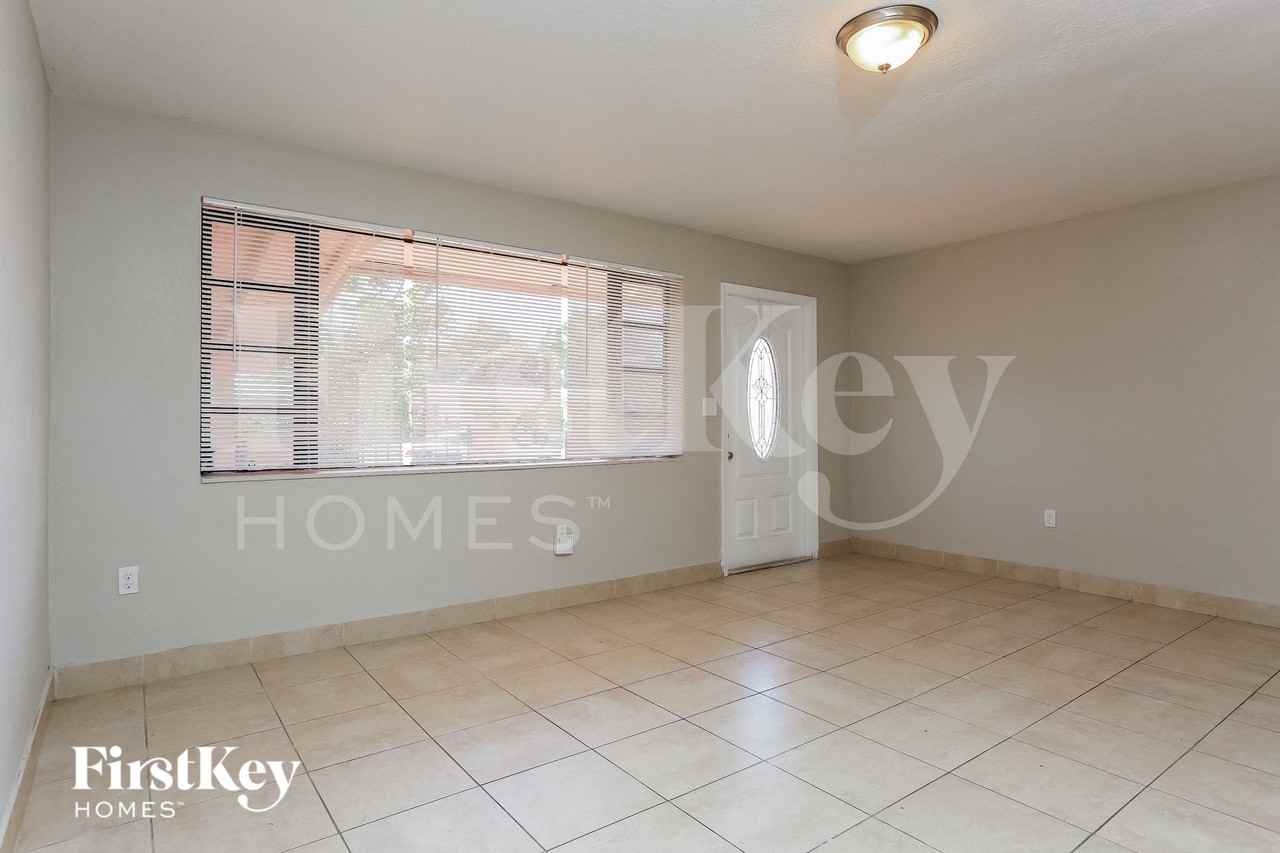 731 Nw 175th Dr - Photo 4 of 15