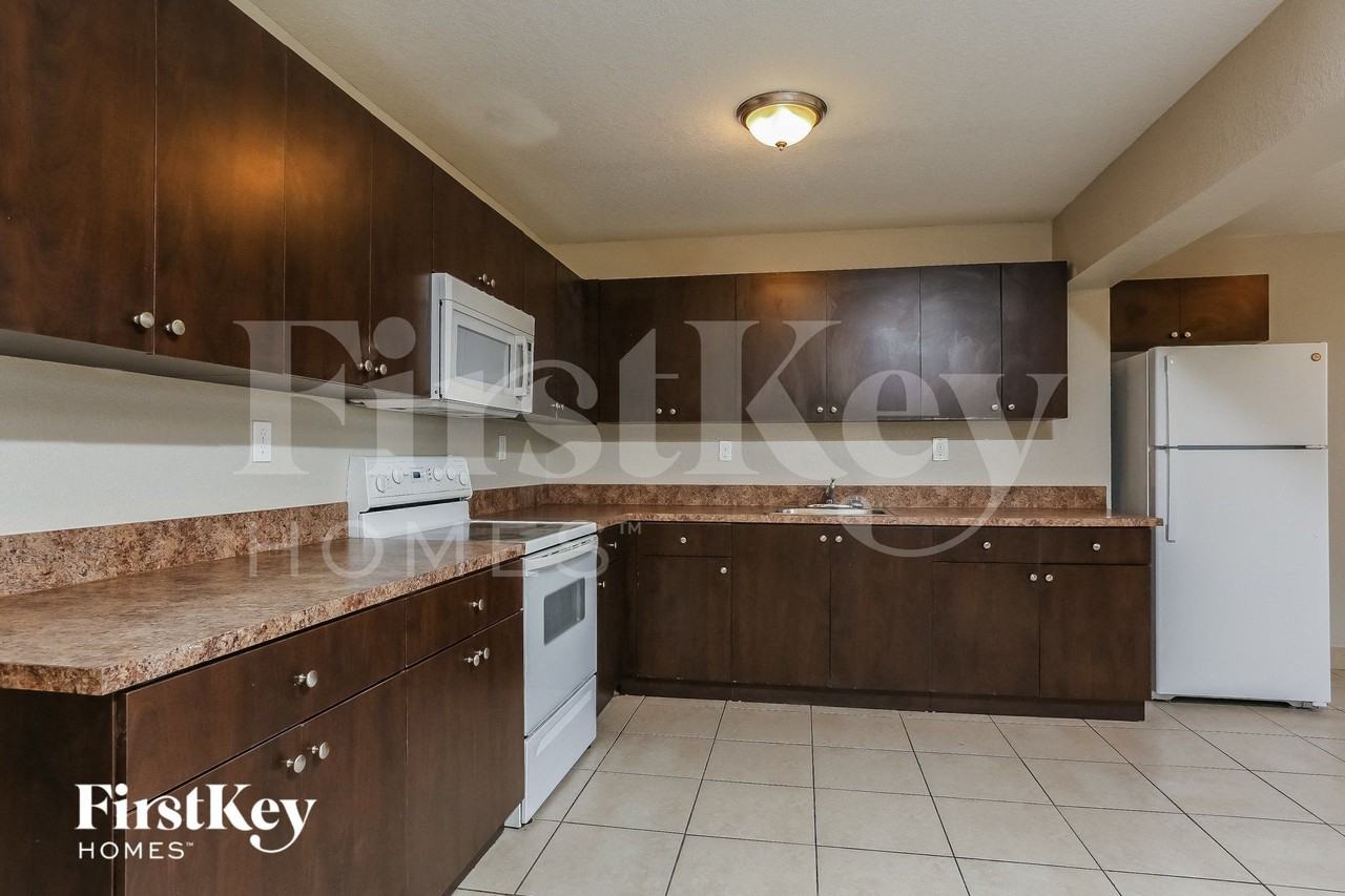 731 Nw 175th Dr - Photo 7 of 15