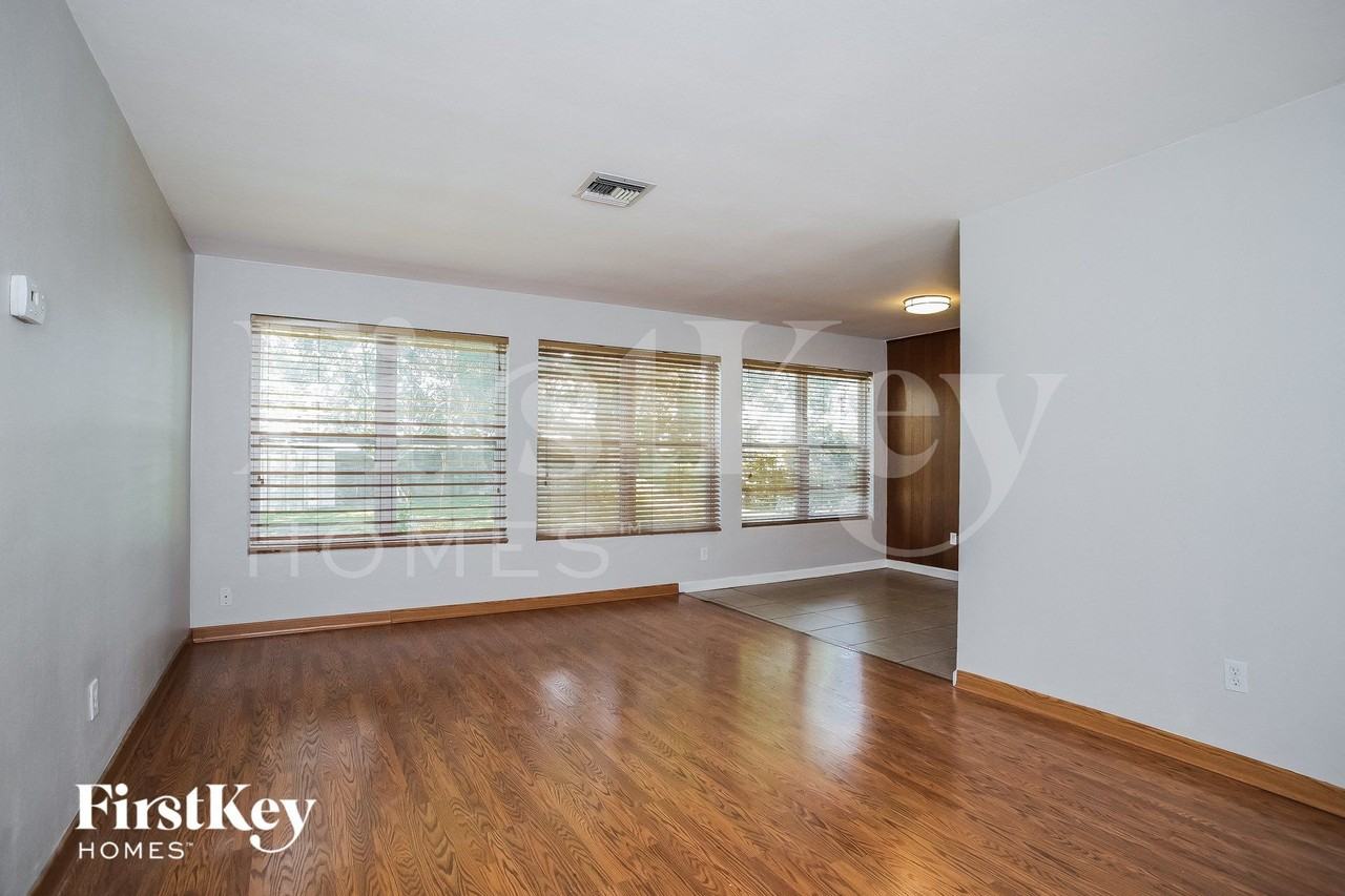 607 Faber Dr - Photo 3 of 18