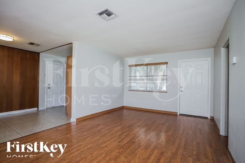 607 Faber Dr - Photo 5 of 18