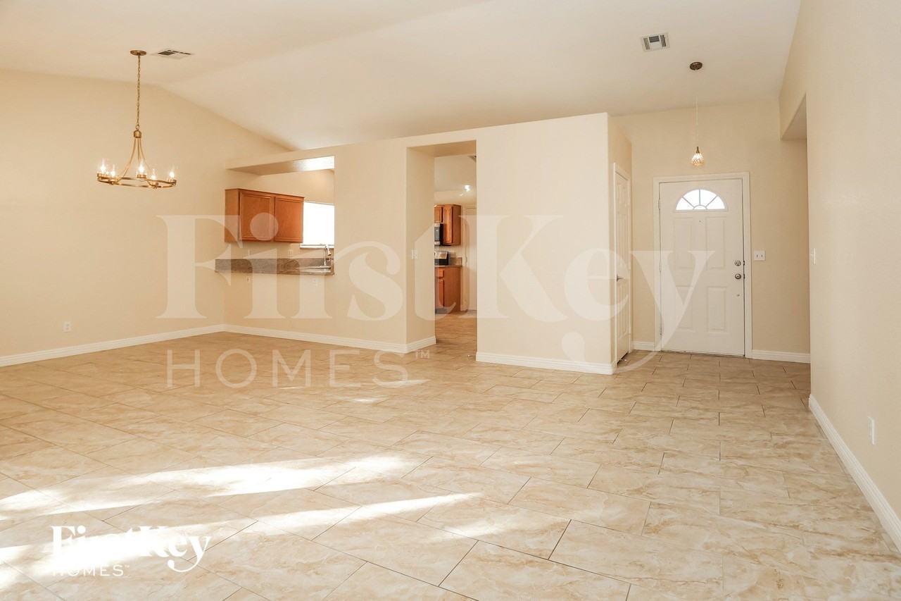 5412 Redview Ct - Photo 3 of 15