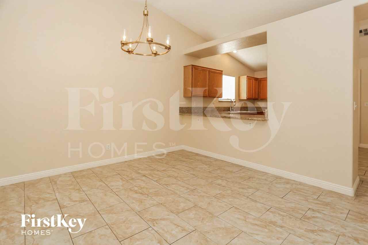 5412 Redview Ct - Photo 4 of 15