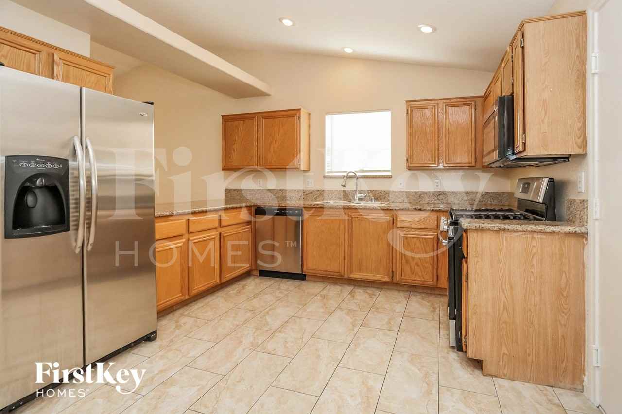 5412 Redview Ct - Photo 5 of 15