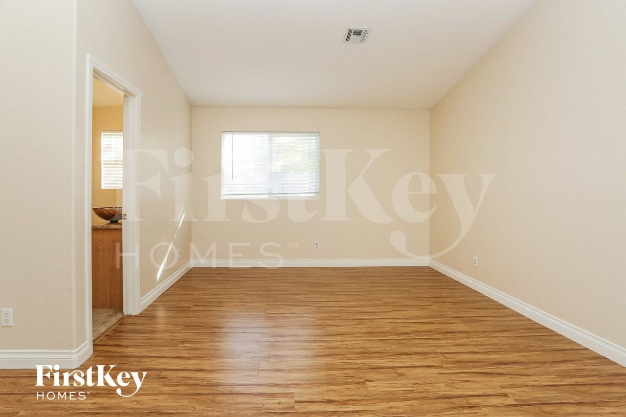 5412 Redview Ct - Photo 6 of 15