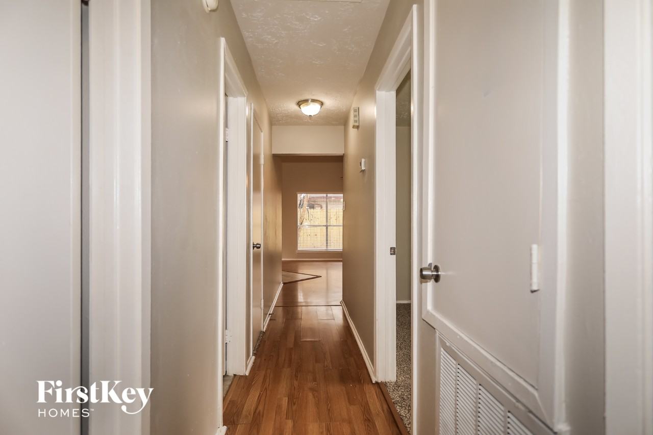 4631 Whispering Rock Ln - Photo 2 of 15