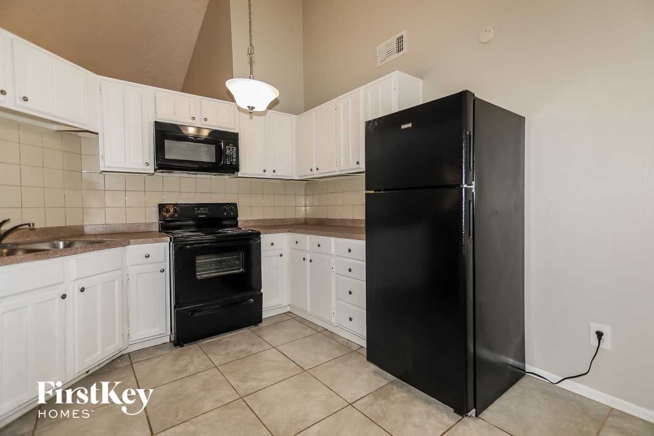 4631 Whispering Rock Ln - Photo 6 of 15