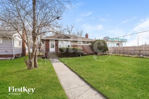 featured image of 461 Clyde Ave