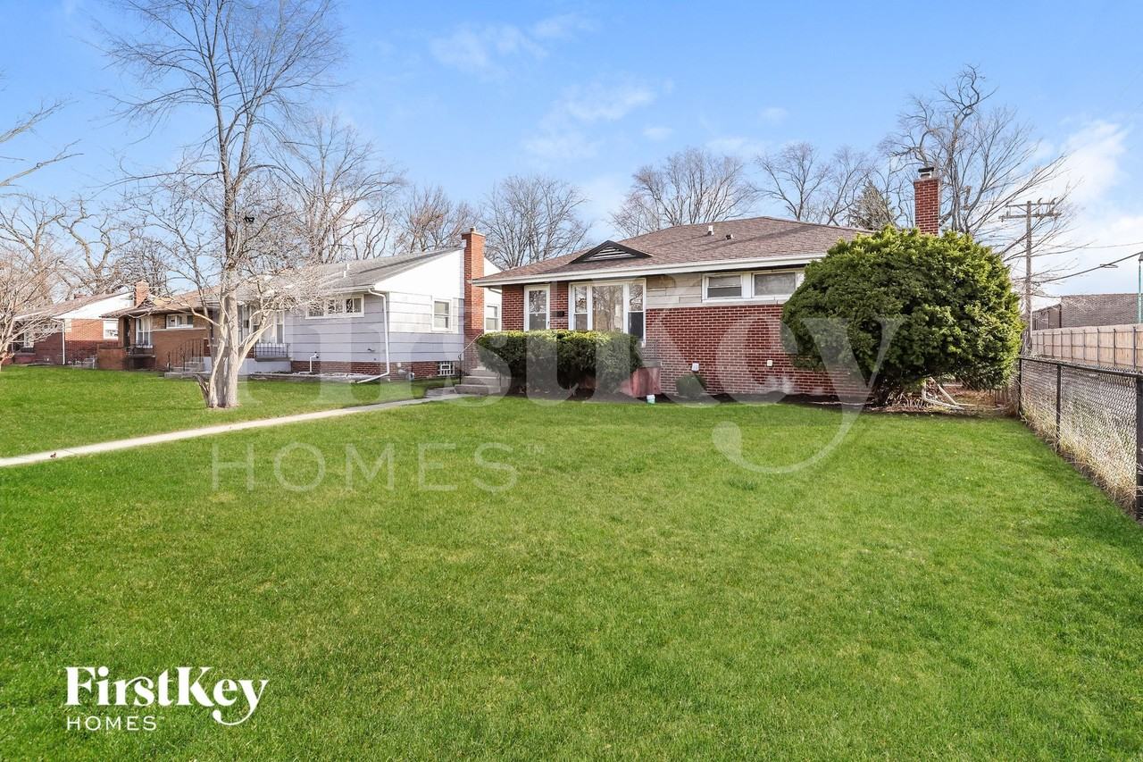 461 Clyde Ave - Photo 2 of 15