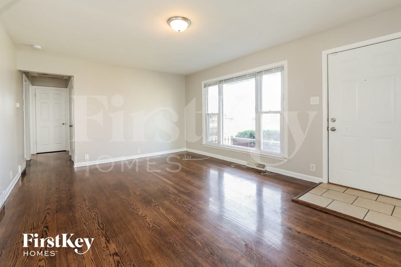 461 Clyde Ave - Photo 3 of 15