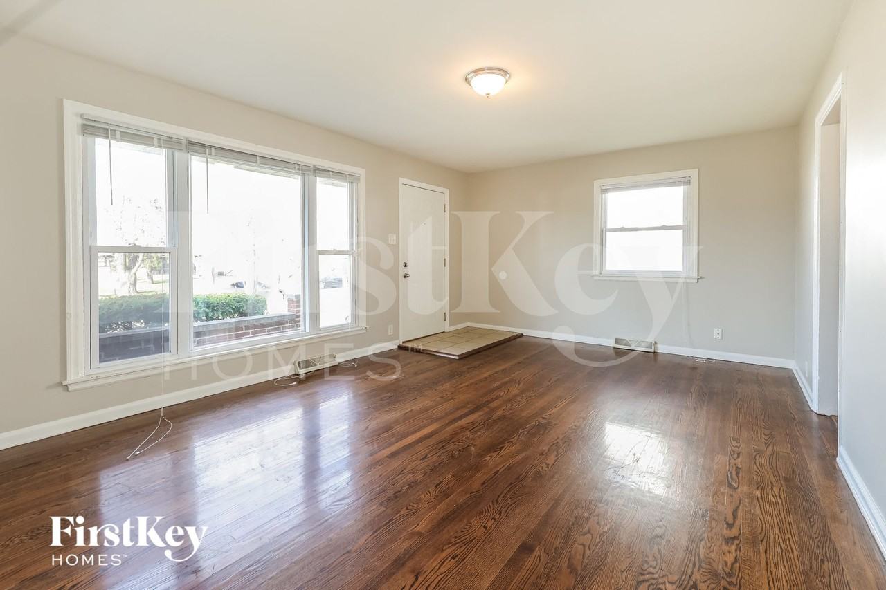 461 Clyde Ave - Photo 4 of 15