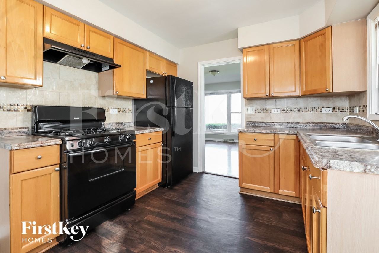 461 Clyde Ave - Photo 6 of 15