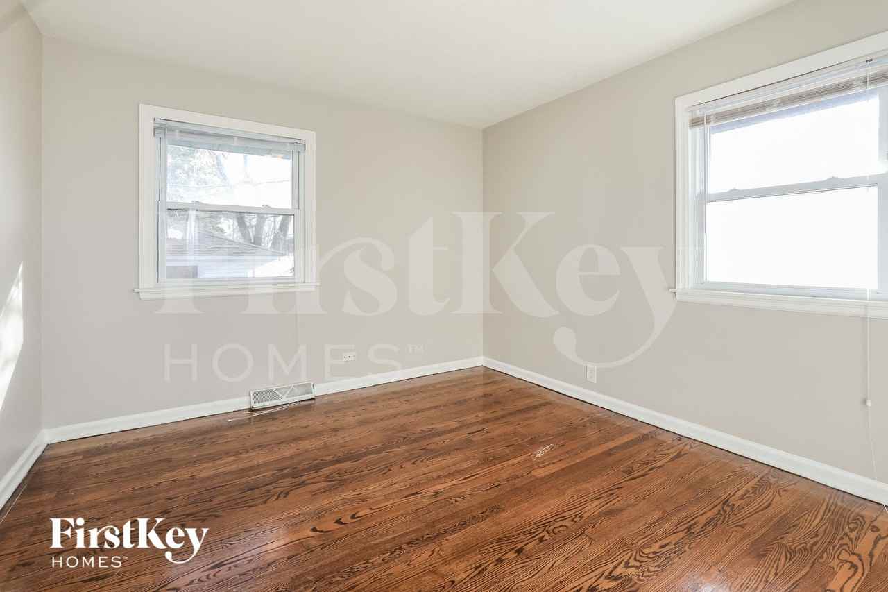 461 Clyde Ave - Photo 7 of 15