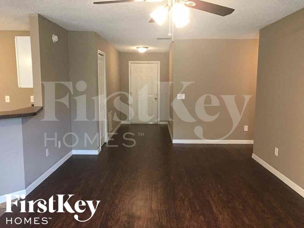 455 Calhoun St - Photo 2 of 15