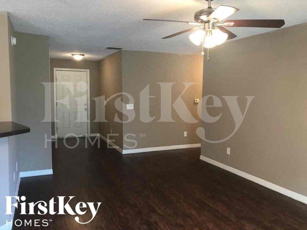 455 Calhoun St - Photo 3 of 15