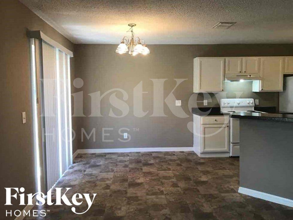 455 Calhoun St - Photo 6 of 16