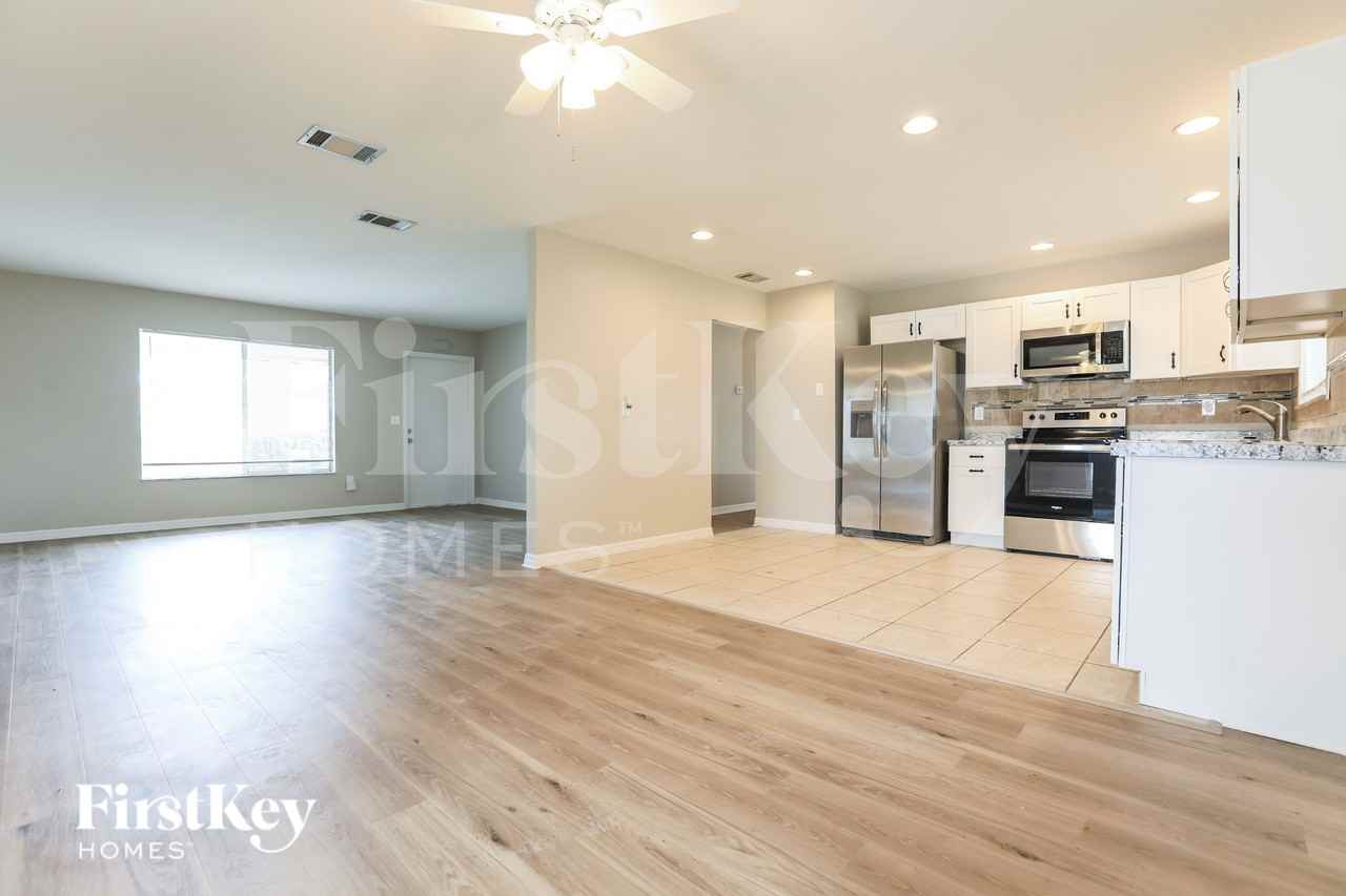 4517 Maraldo Ave - Photo 3 of 15