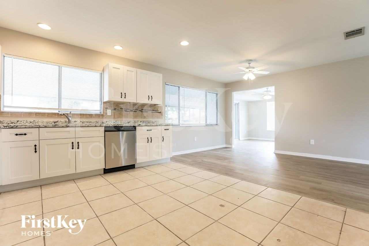 4517 Maraldo Ave - Photo 5 of 15