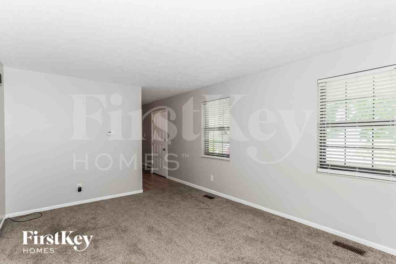 3938 Schroeder Dr - Photo 4 of 16