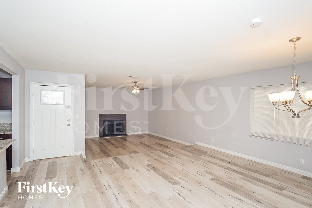 3800 San Angelo Ave - Photo 3 of 15