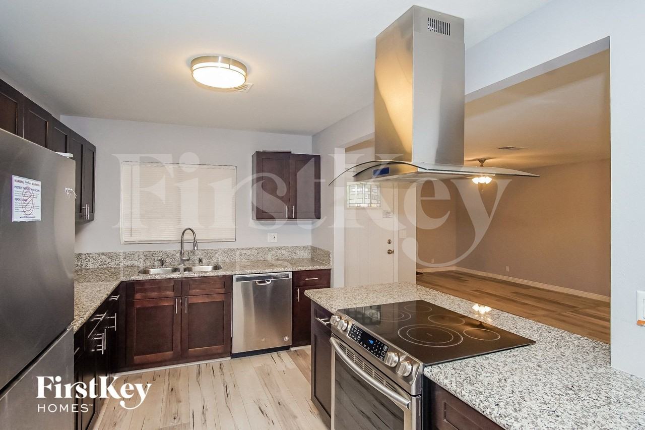 3800 San Angelo Ave - Photo 5 of 15