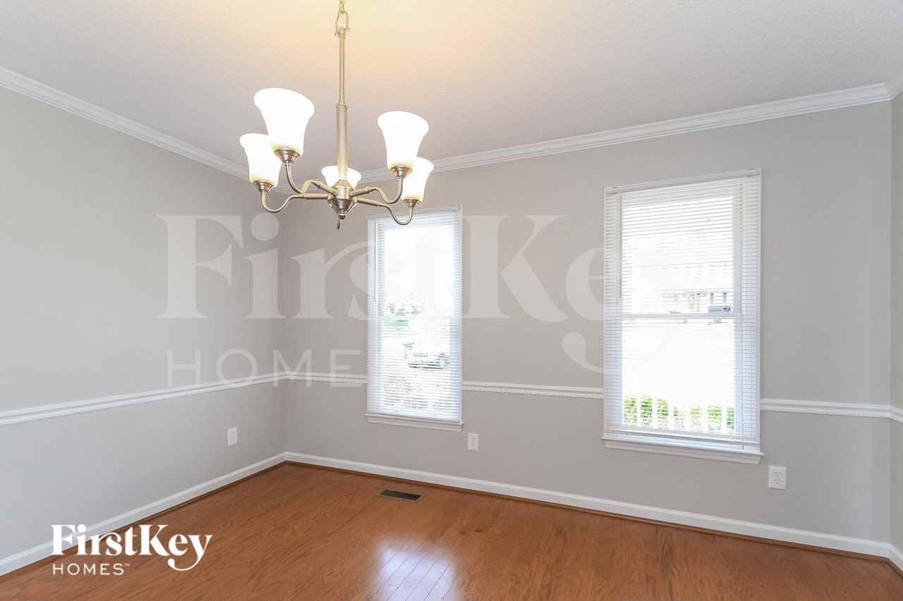 3110 Glenshire Dr - Photo 6 of 15