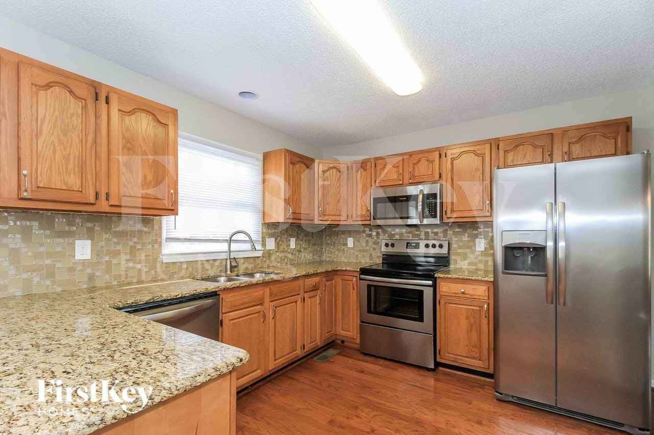 3110 Glenshire Dr - Photo 7 of 15