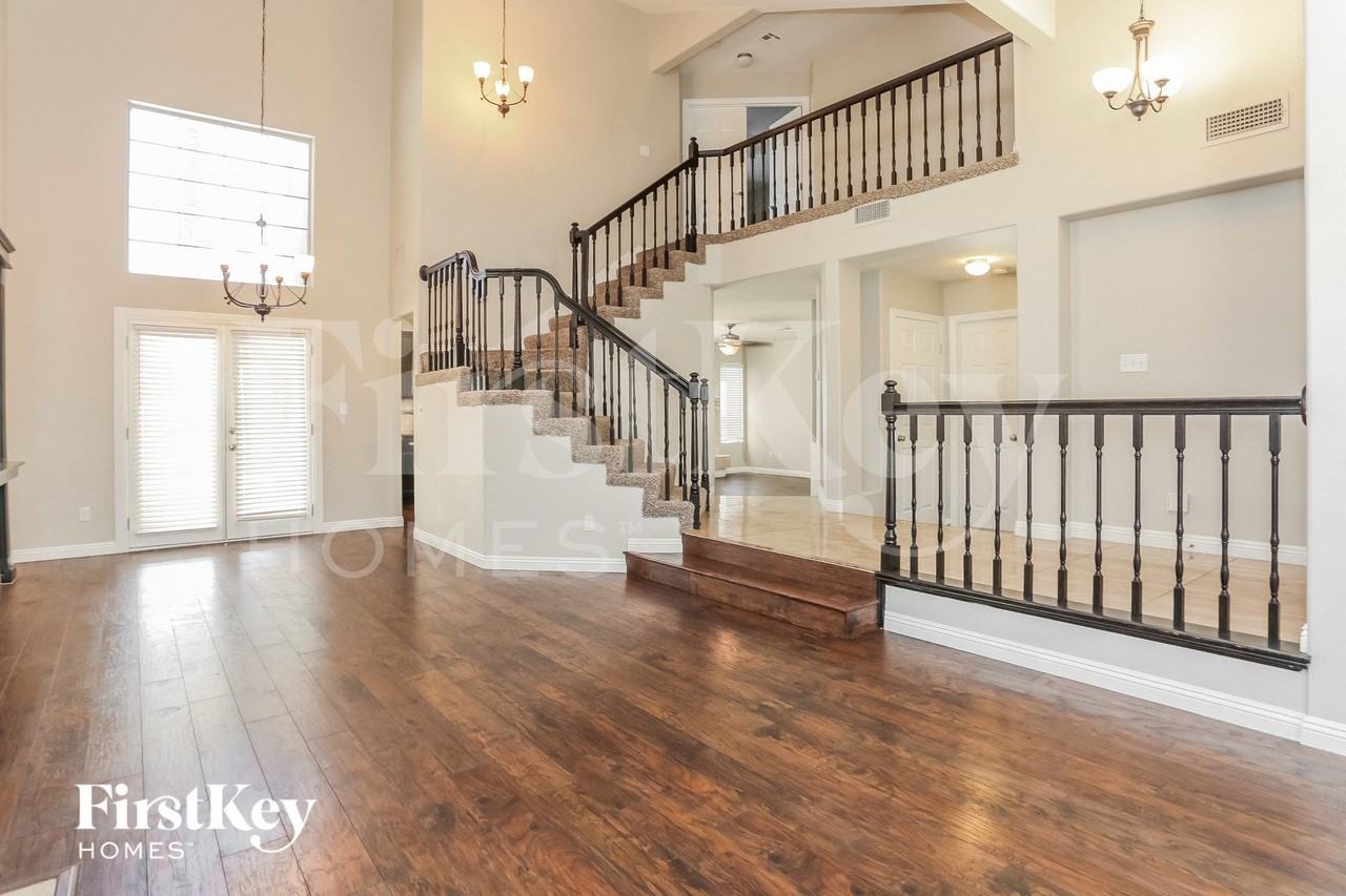 2328 Brighton Shore St - Photo 3 of 15