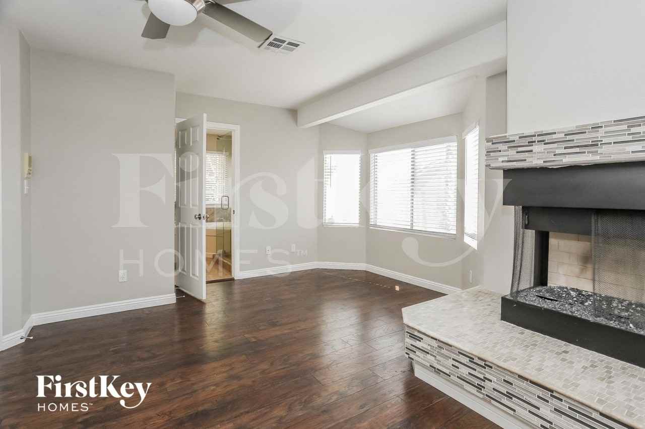 2328 Brighton Shore St - Photo 6 of 15