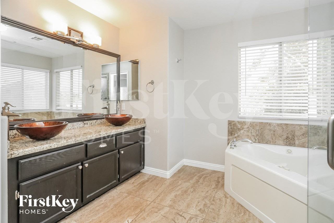 2328 Brighton Shore St - Photo 7 of 15