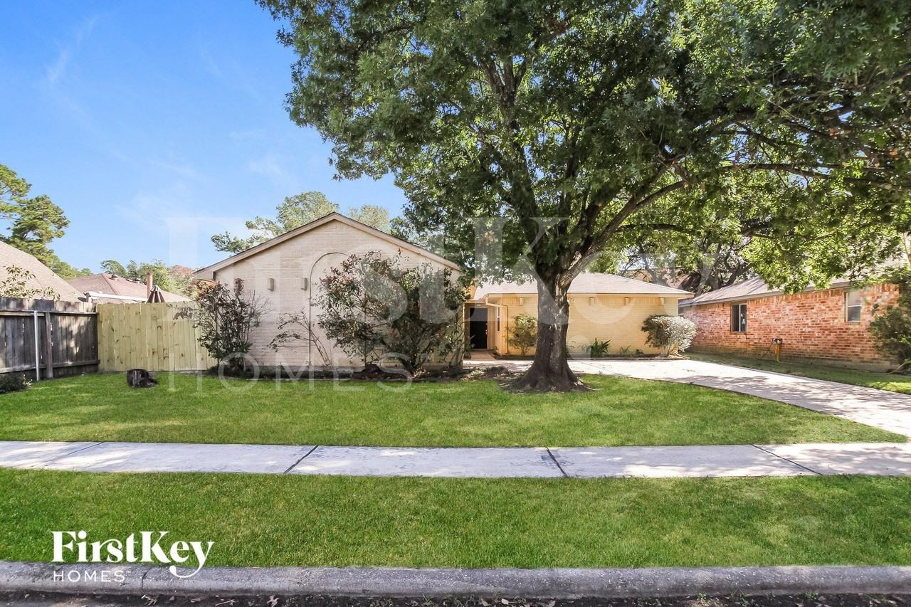 21226 Waymare Ln - Photo 2 of 15