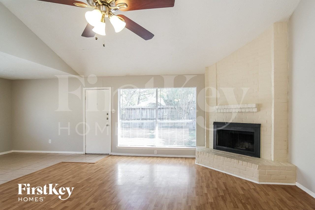 21226 Waymare Ln - Photo 3 of 15