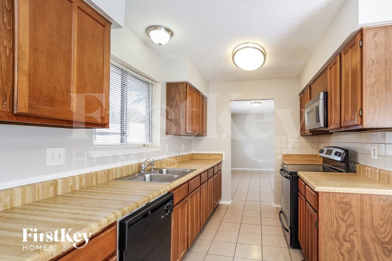 21226 Waymare Ln - Photo 7 of 15