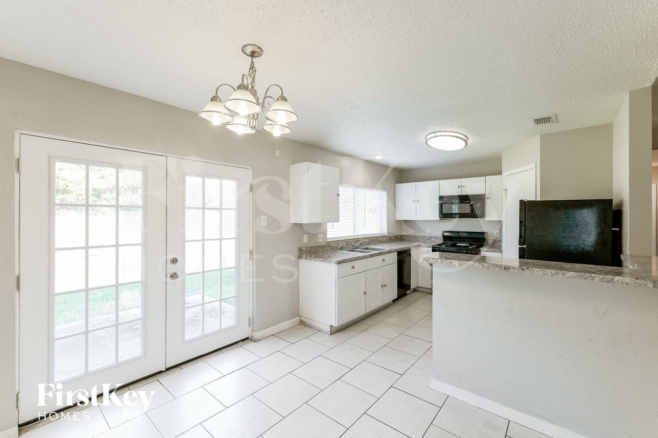 17914 Holly Forest Dr - Photo 6 of 15