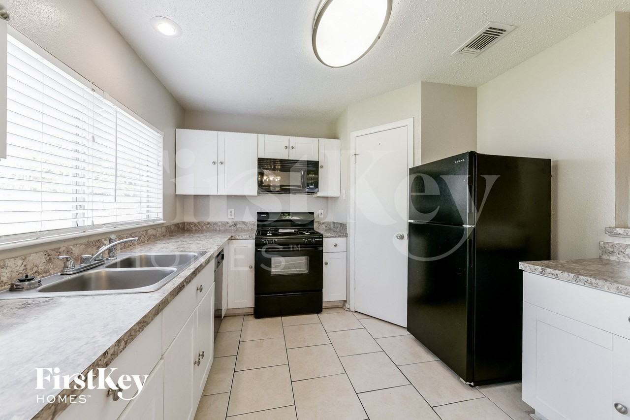 17914 Holly Forest Dr - Photo 7 of 15