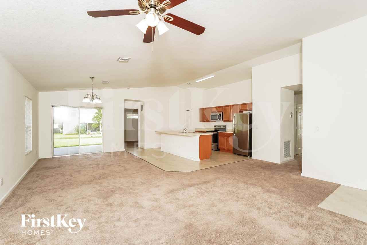 1481 Sw Kamchatka Ave - Photo 2 of 15