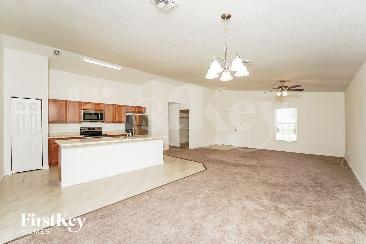 1481 Sw Kamchatka Ave - Photo 3 of 15