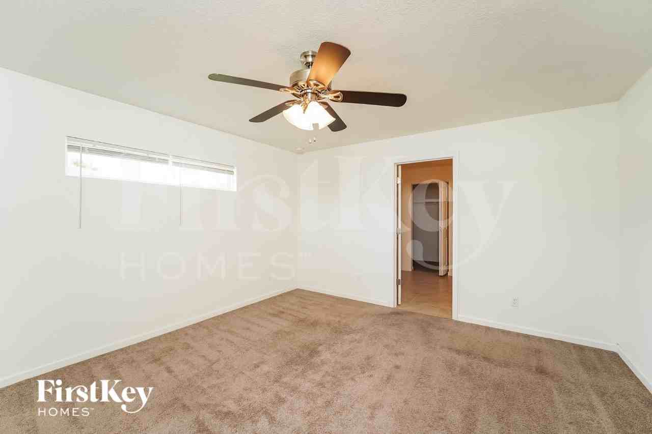 1481 Sw Kamchatka Ave - Photo 5 of 15