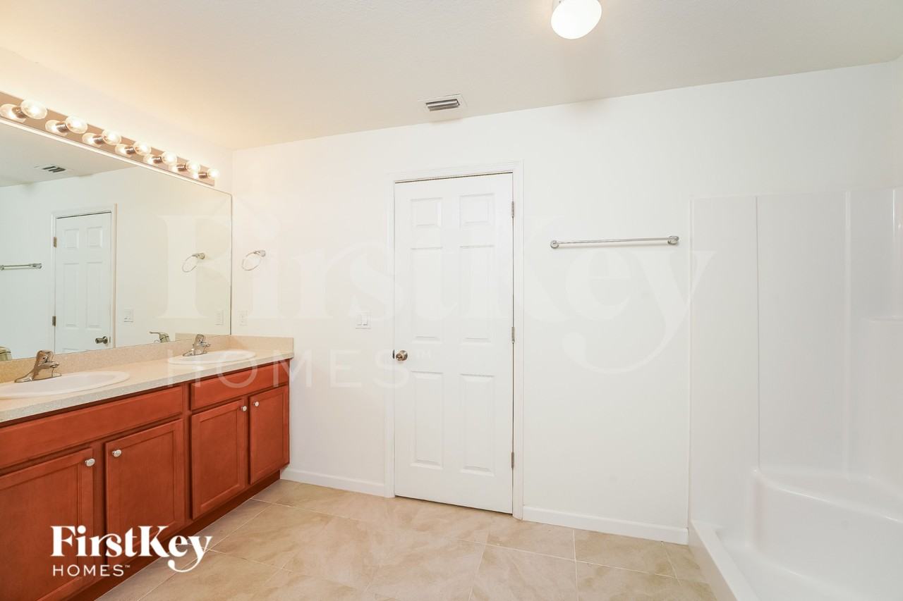 1481 Sw Kamchatka Ave - Photo 7 of 15