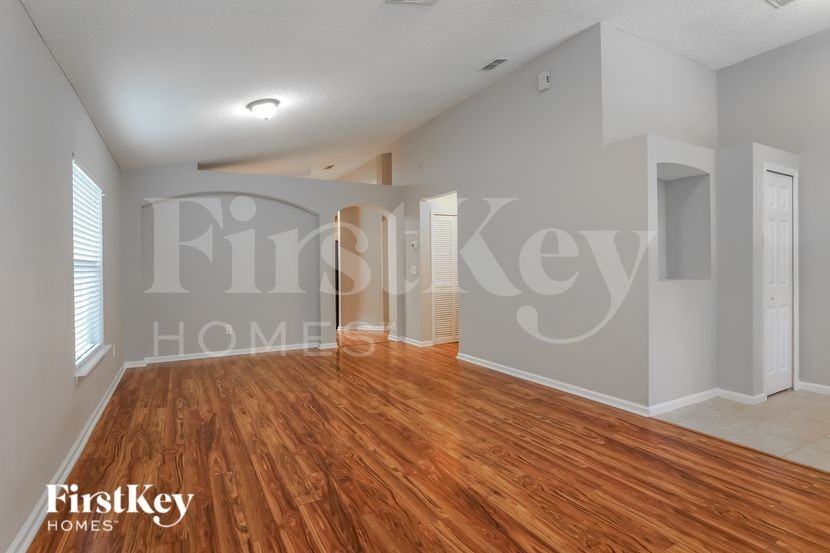 1460 Greenway Pl - Photo 4 of 15