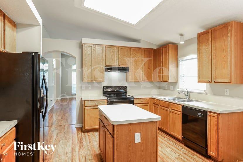 1460 Greenway Pl - Photo 5 of 15