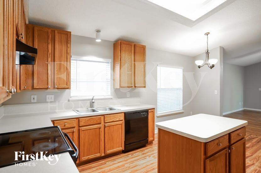 1460 Greenway Pl - Photo 6 of 15