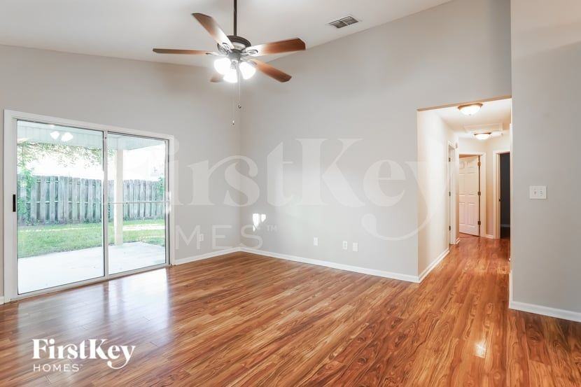 1460 Greenway Pl - Photo 7 of 15