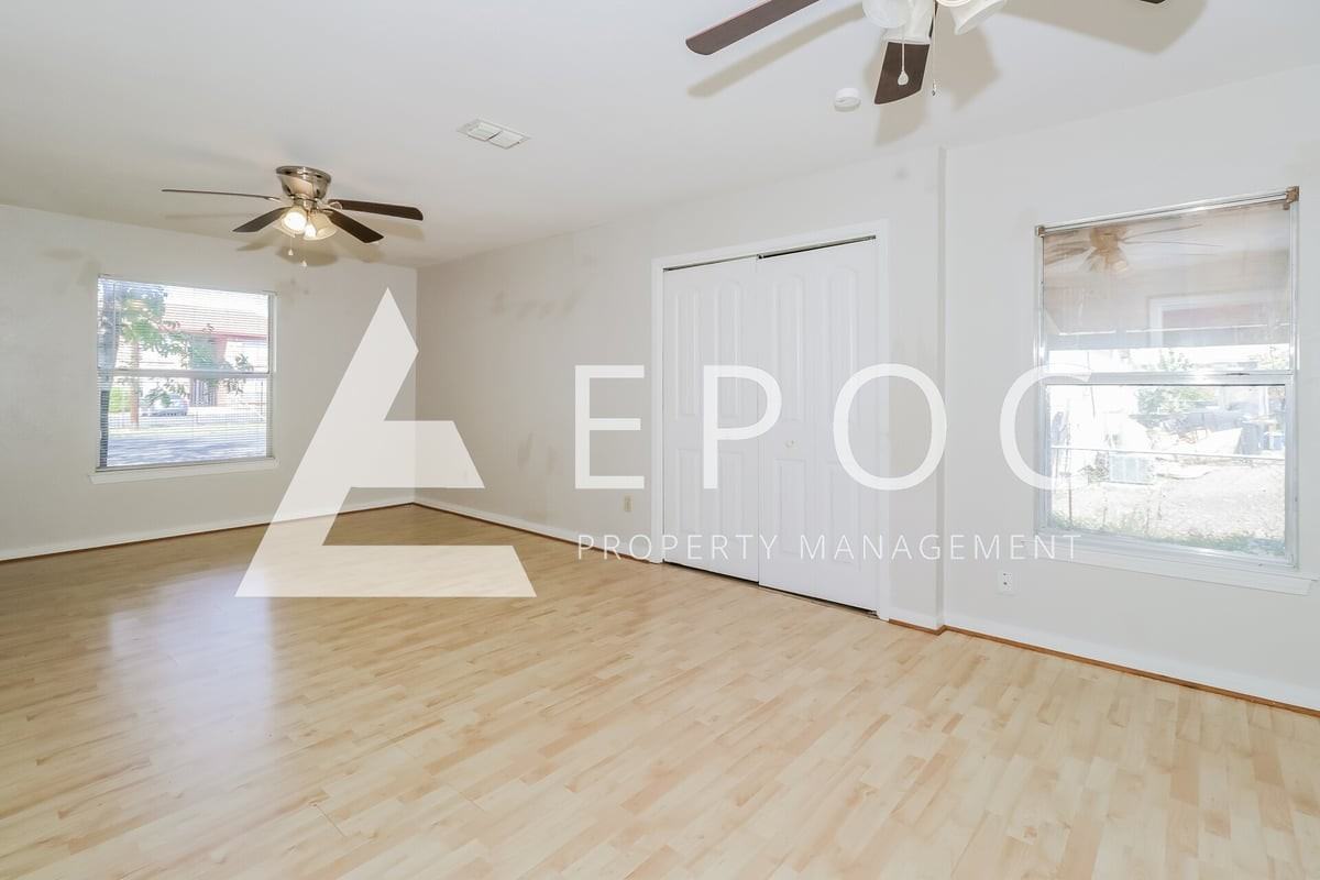 1106 N 18th St - Photo 3 of 15