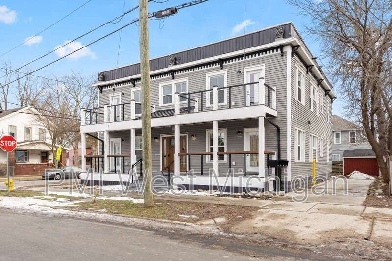 802 Douglas St Nw #A - Photo 2 of 13