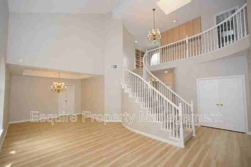 1735 Butterfly Ct - Photo 2 of 24