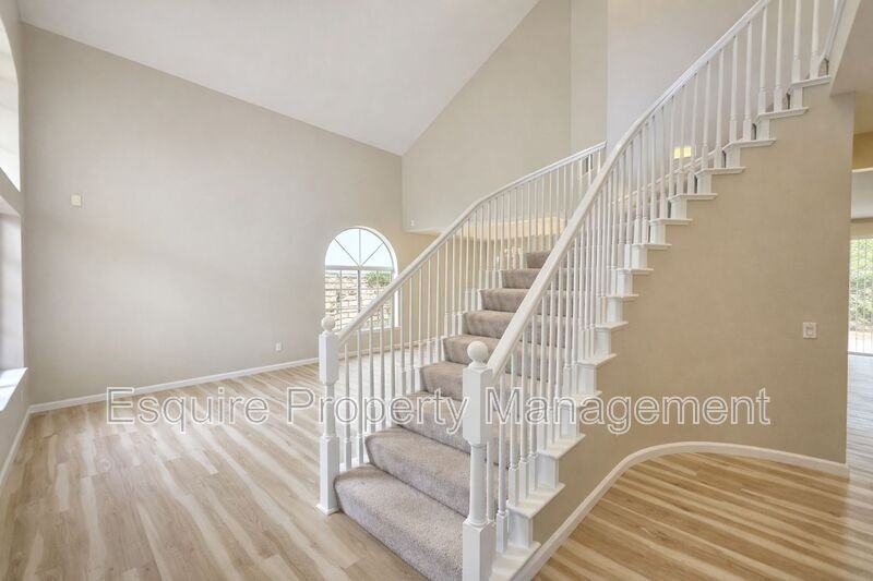 1735 Butterfly Ct - Photo 3 of 24