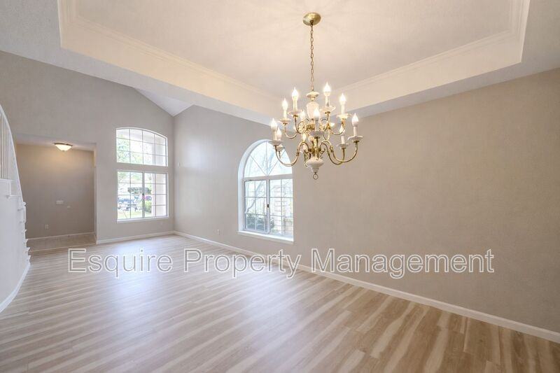 1735 Butterfly Ct - Photo 4 of 24