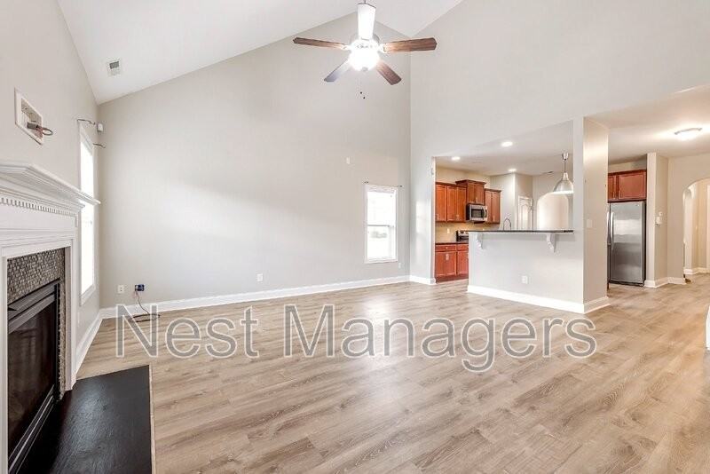 1081 Ronald Reagan Dr - Photo 3 of 37