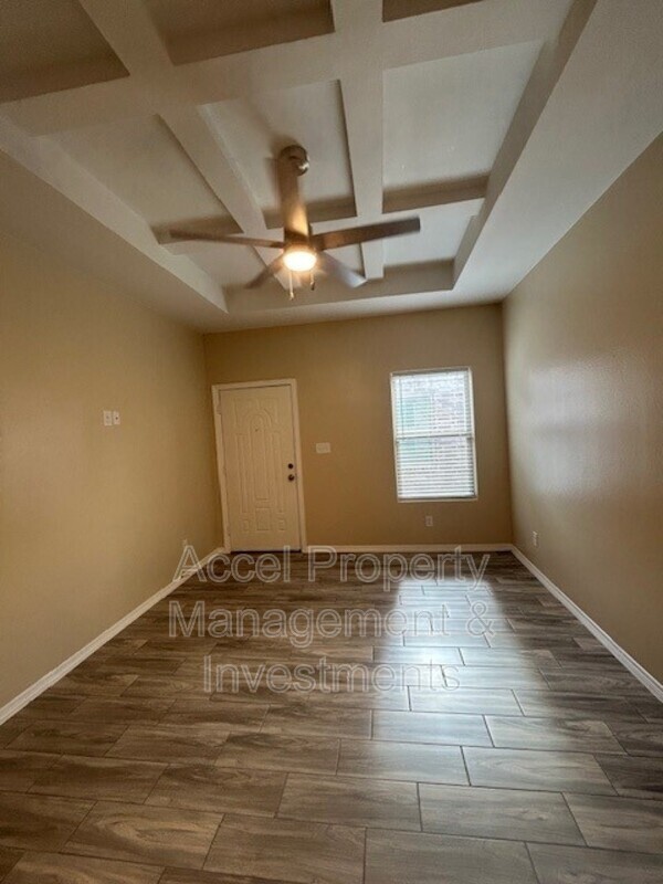 1008 W La Pointe Ave #3 - Photo 2 of 14